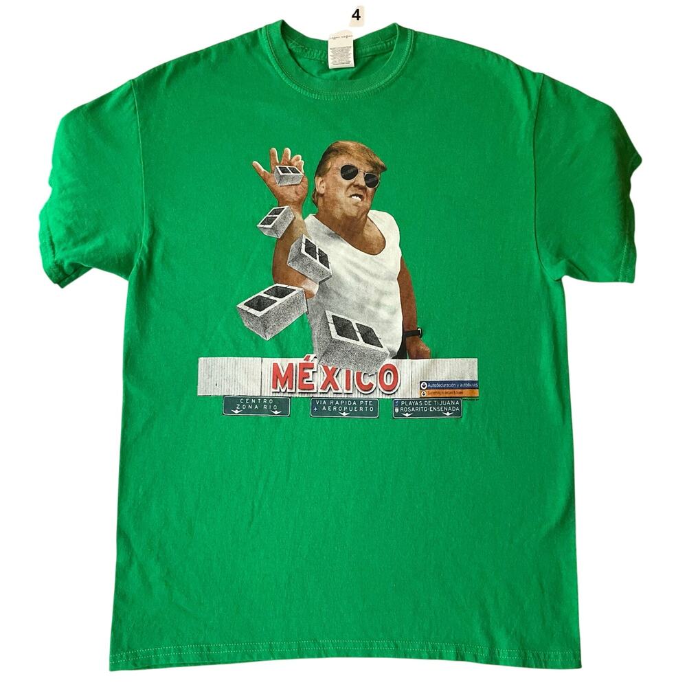 Gildan Men’s Short Sleeve T-shirt size M, Green, President Trump in Mexico Fun